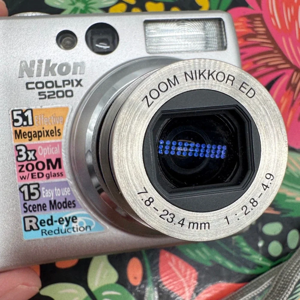 Nikon Coolpix 5200 Digital Camera Silver 5.1MP 3x Optical Zoom Bundle Boxed
